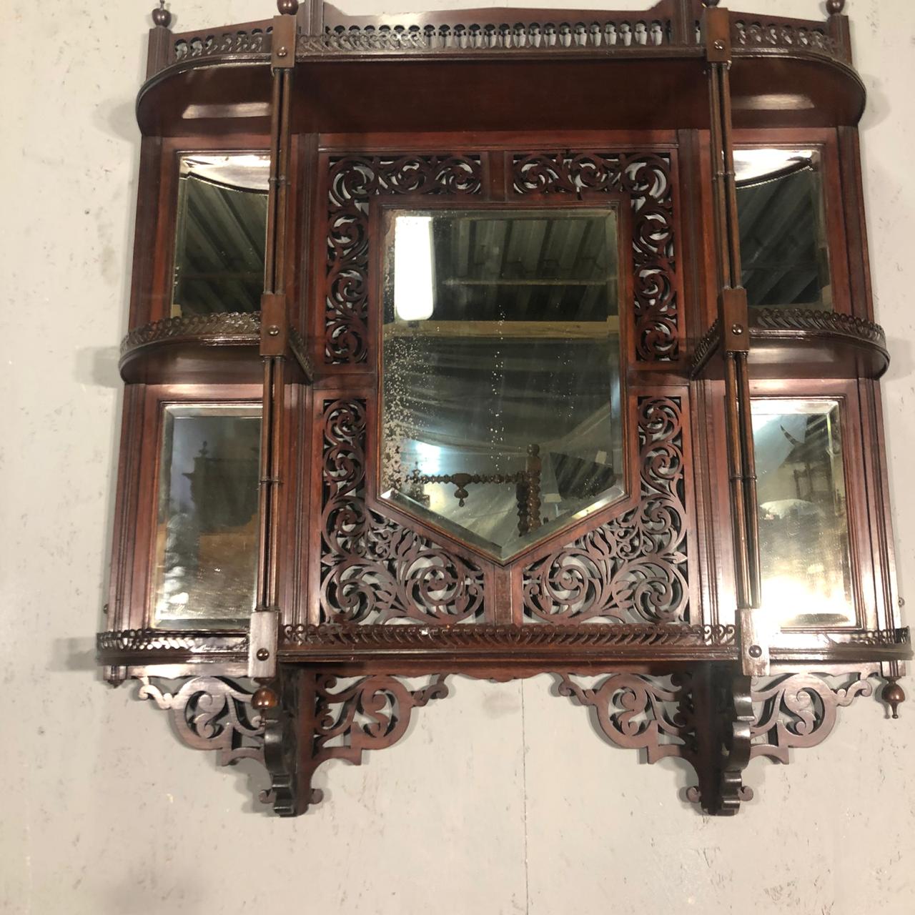 Антикварные полочки, подставки и колонны