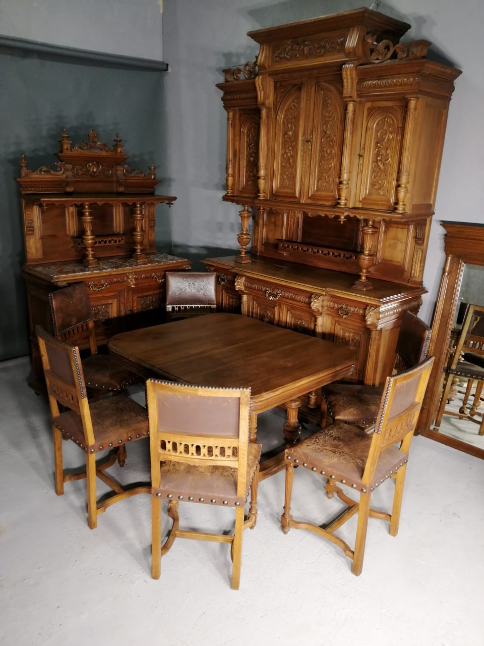 Антикварные гарнитуры