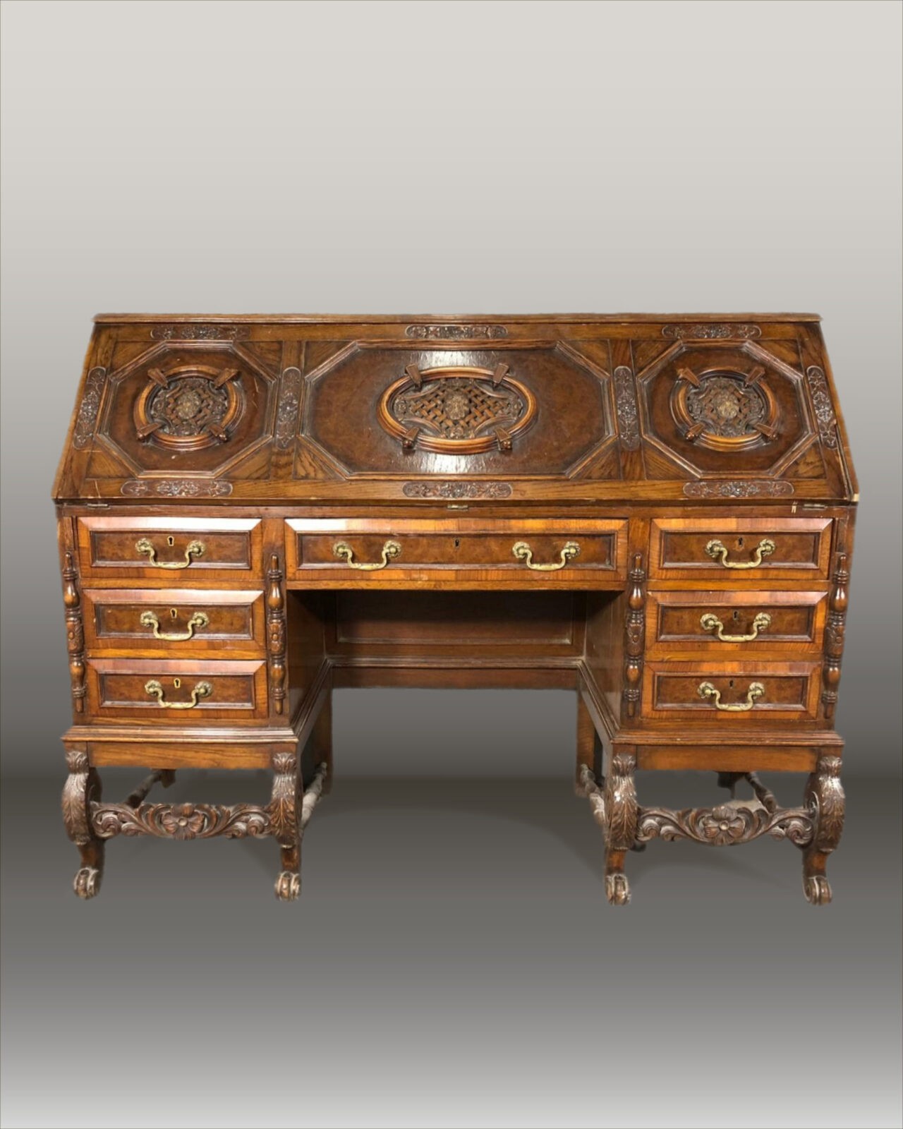 Антикварные письменные столы, бюро и секретеры