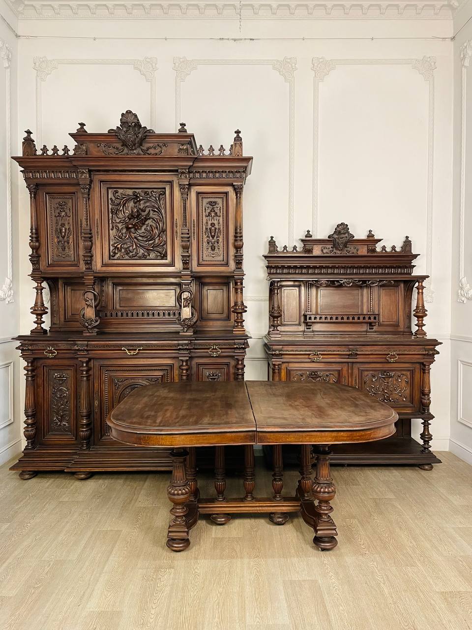 Антикварные гарнитуры