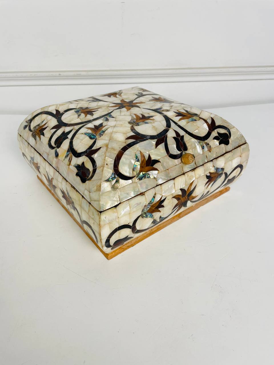 Антикварная шкатулка из перламутра