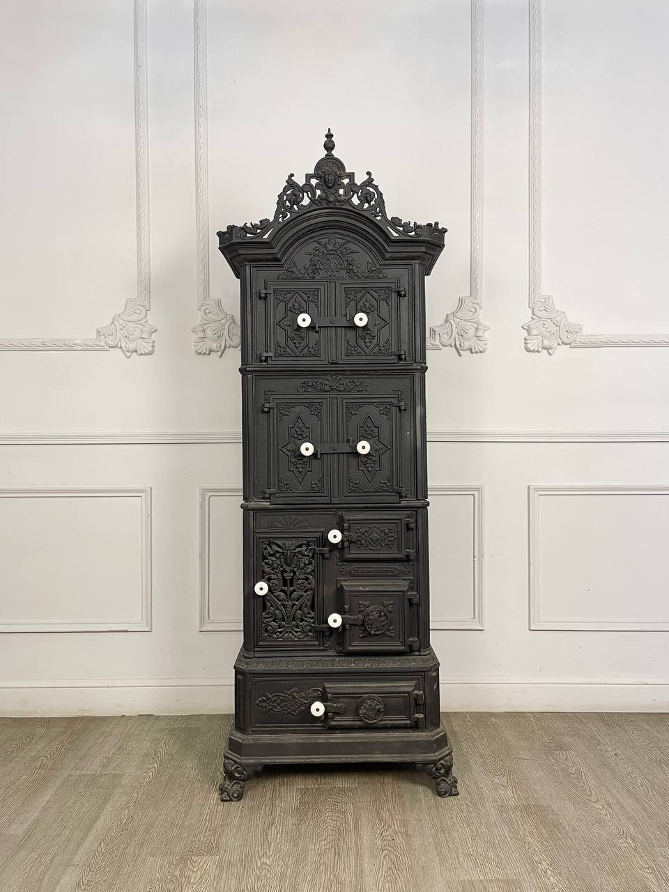 Антикварные камины, печи и утварь