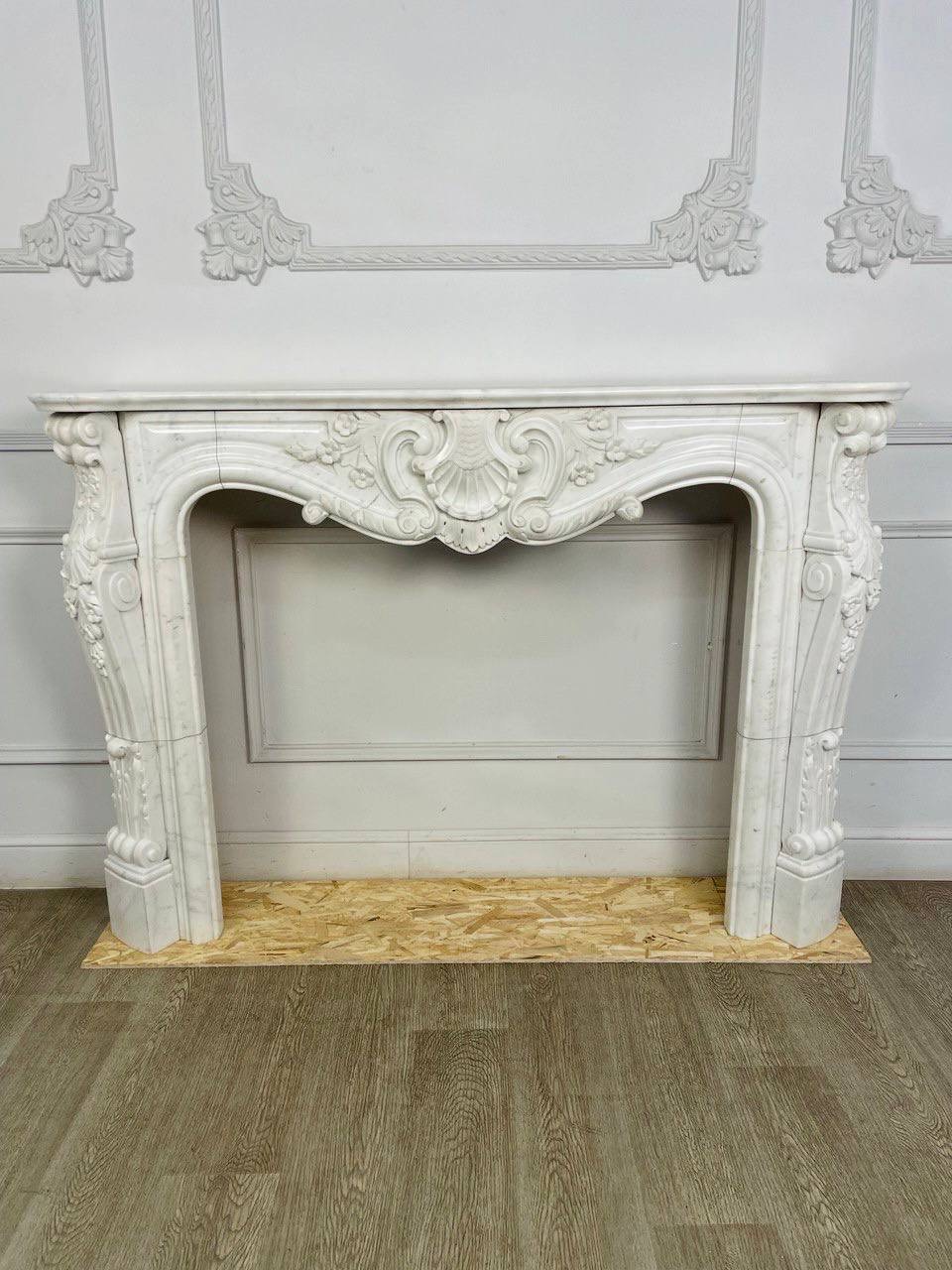 Антикварный каминный портал