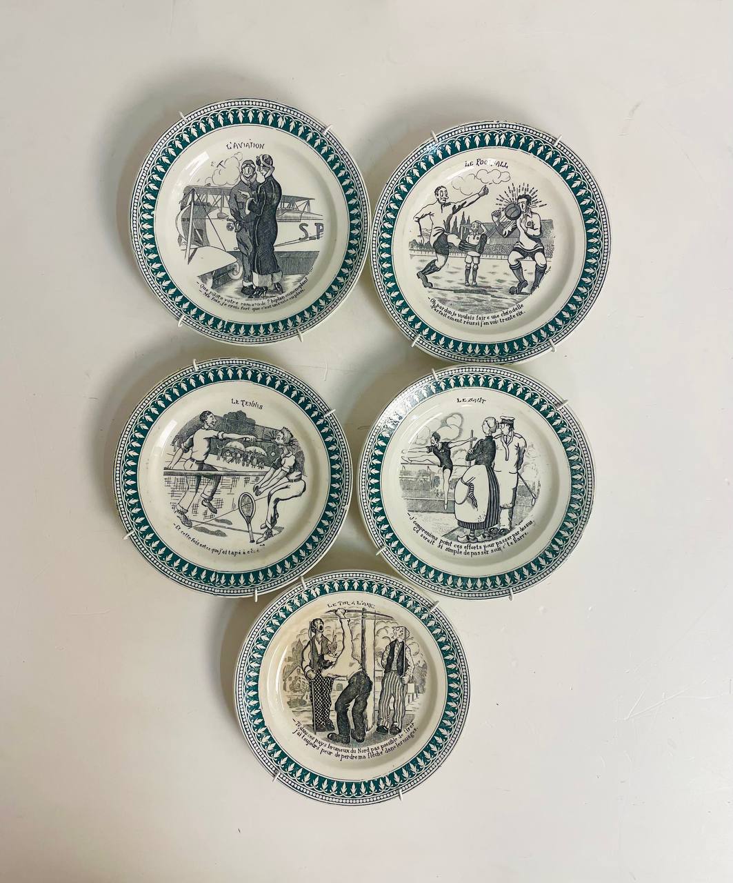 Антикварные фарфоровые тарелочки.