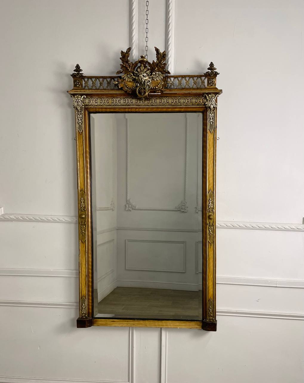 Антикварное каминное зеркало