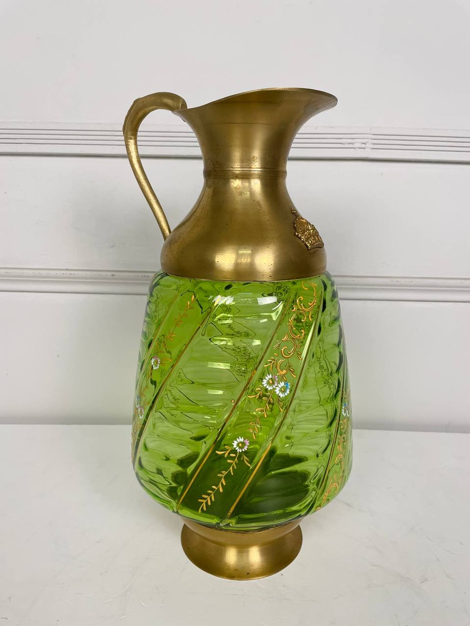 Антикварный кувшин