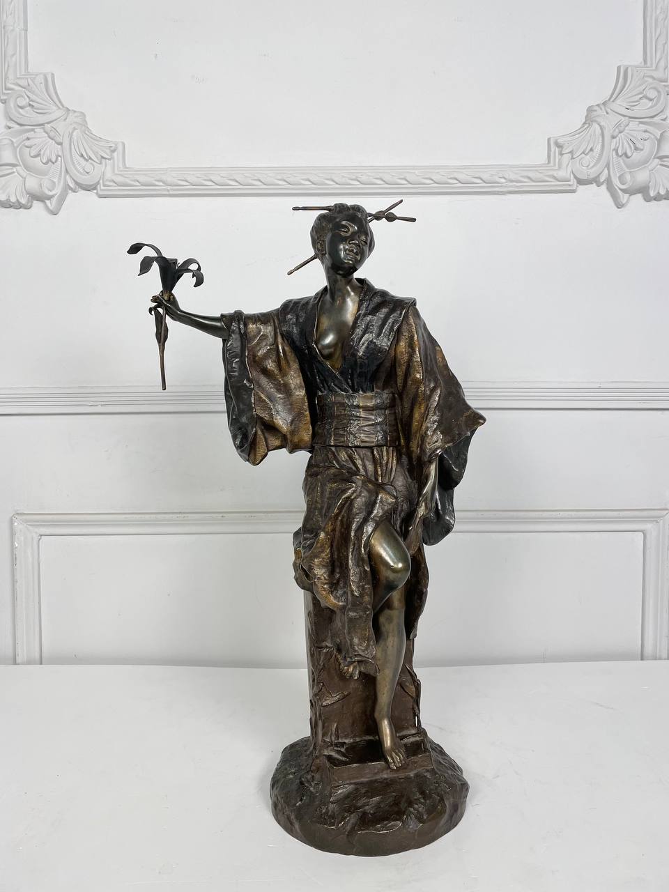 Антикварная скульптура «Гейша»