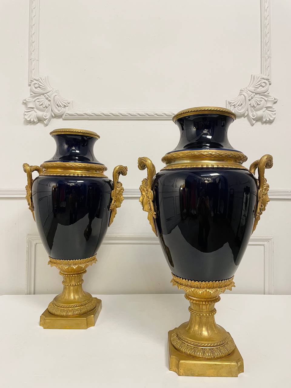 Парные вазы в стиле Ампир