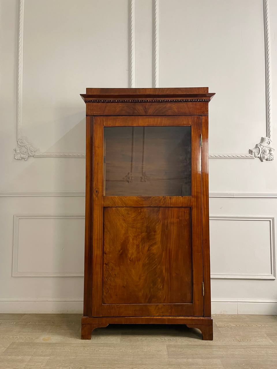 Антикварный книжный шкаф Россия