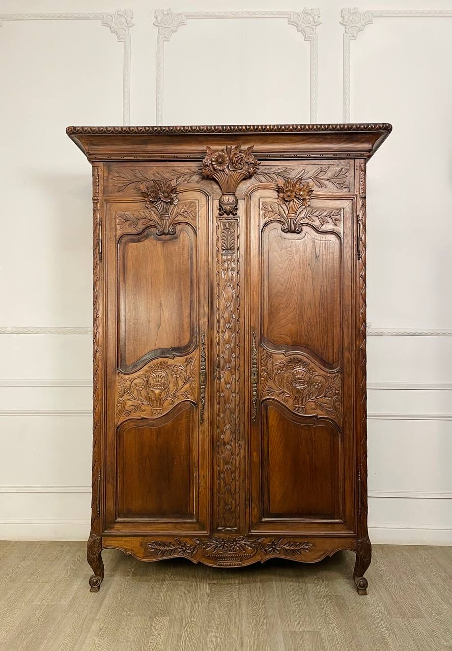 Антикварный шкаф «Свадебный»