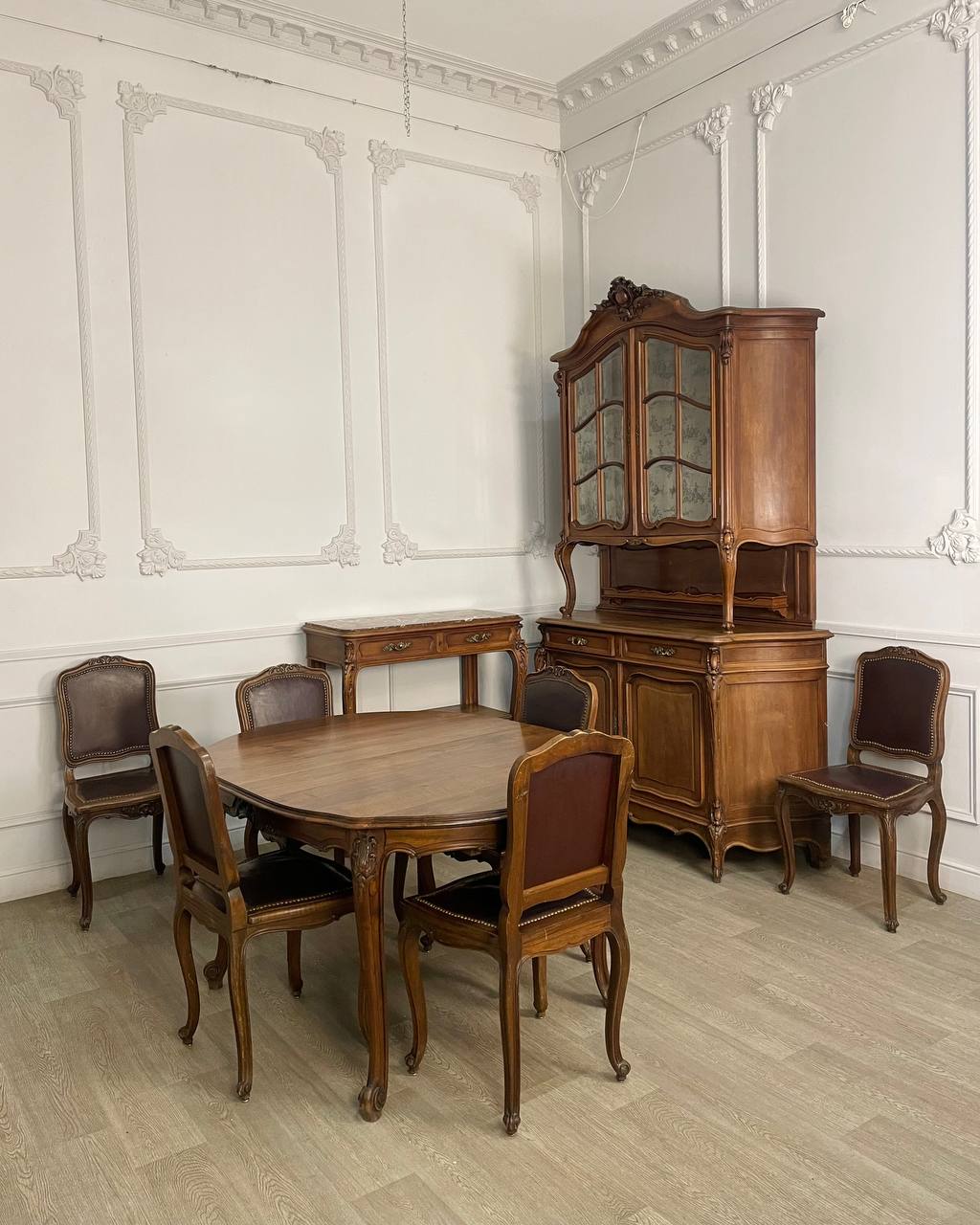 Антикварный комплект столовой мебели