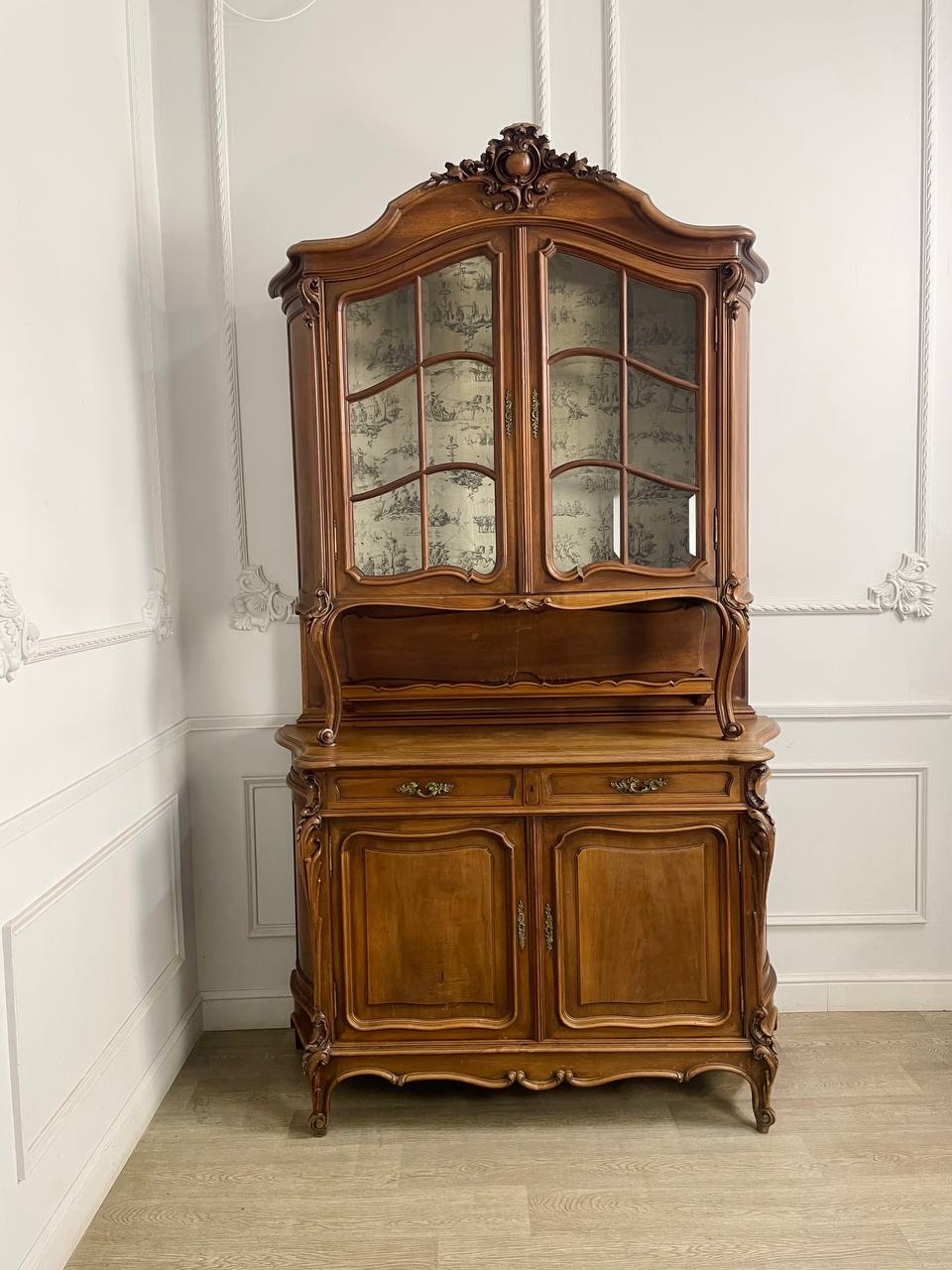 Антикварный буфет в стиле Луи XV
