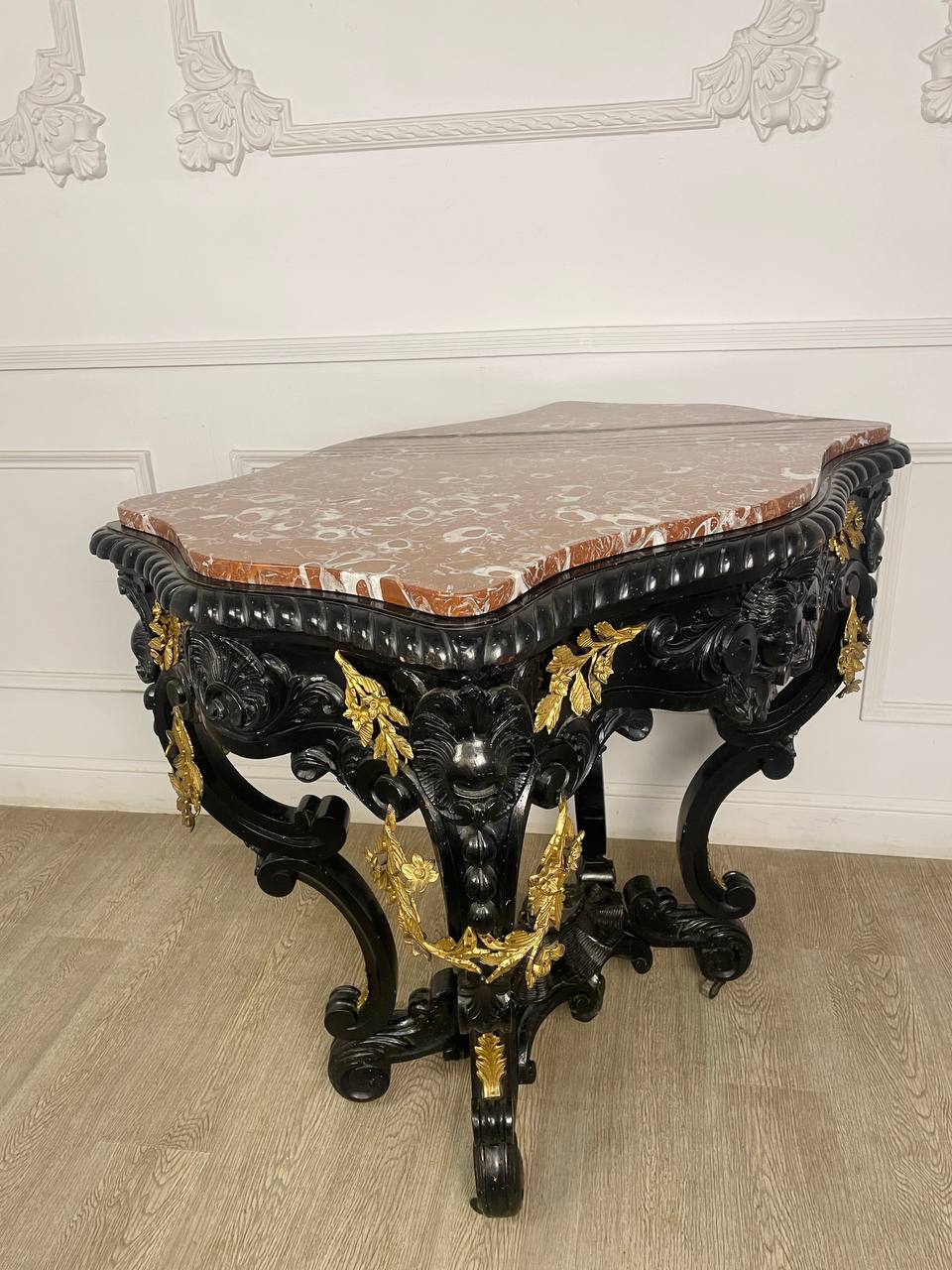 Антикварный стол