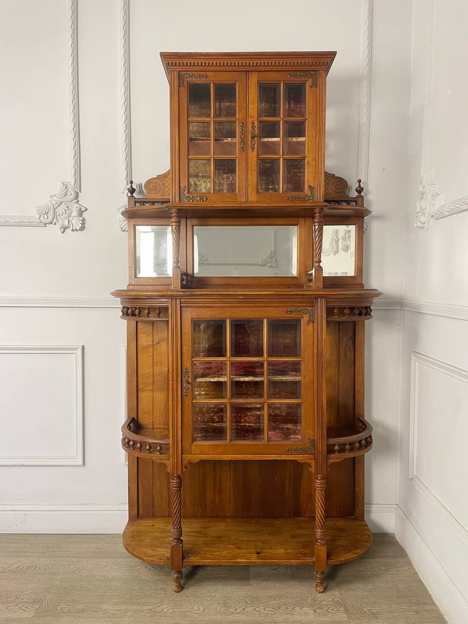 Антикварный буфет