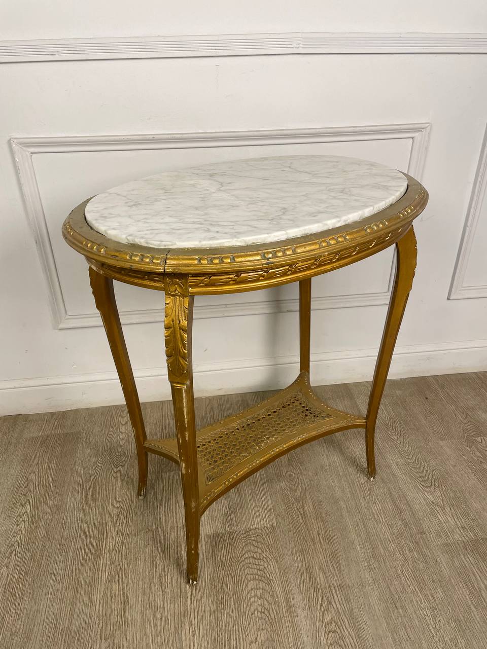 Антикварный столик с мрамором