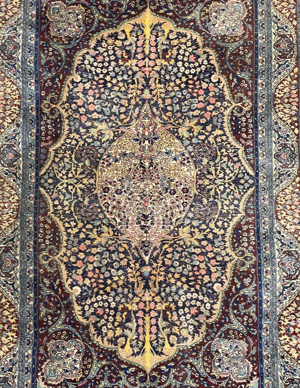 Винтажный ковер в восточном стиле