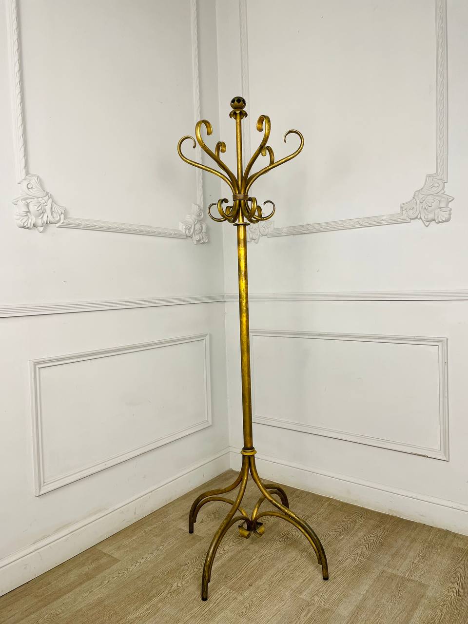 Антикварная вешалка