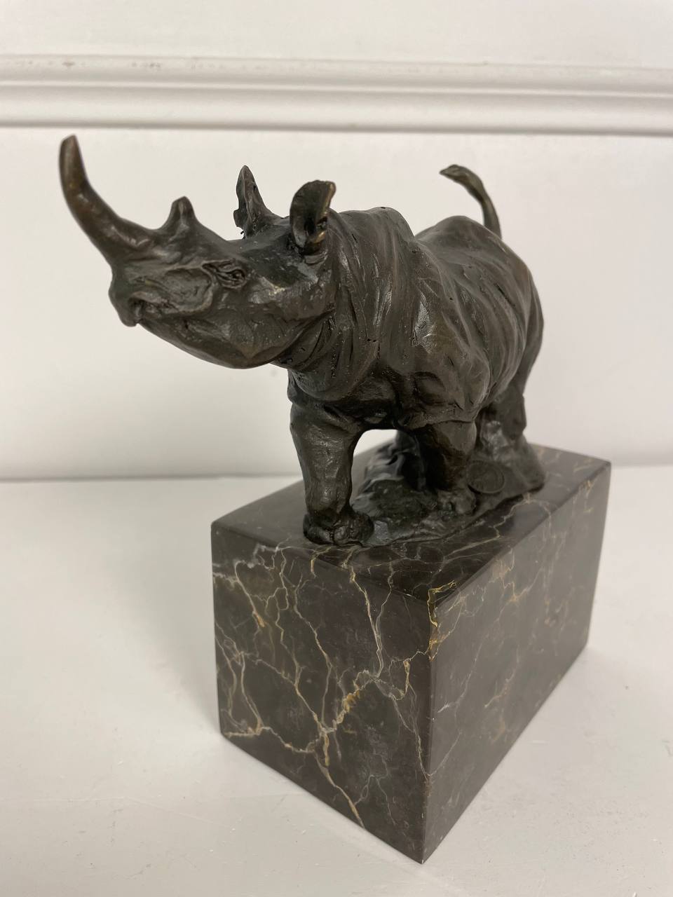 Антикварная скульптура «Носорог»