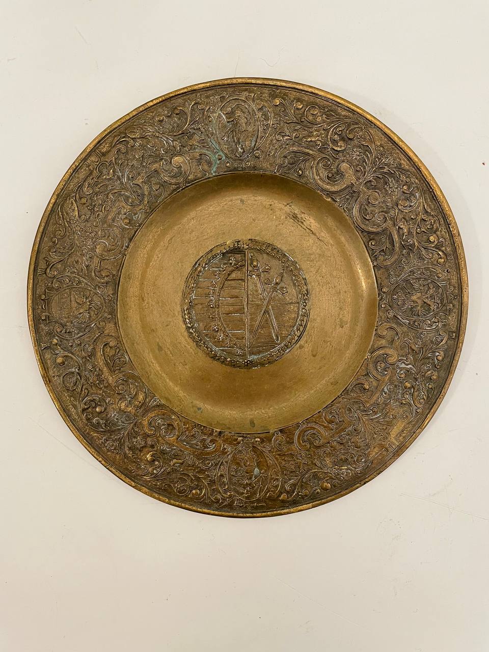 Блюдо «Скрещённые мечи»