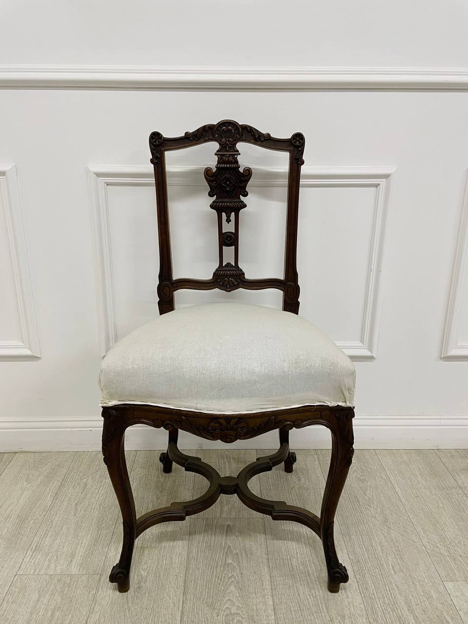 Антикварный стул