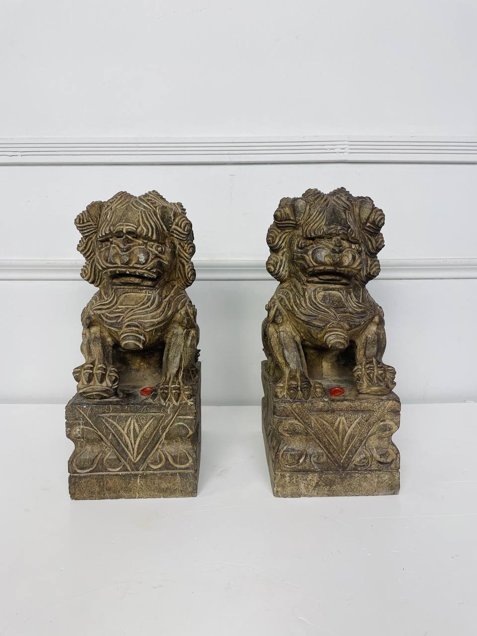 Парные скульптуры львов