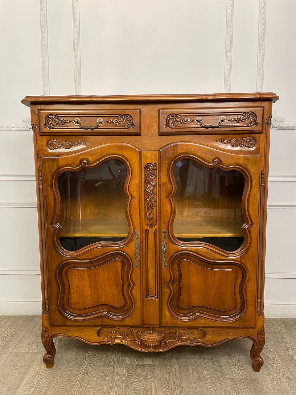 Шкаф винтажный