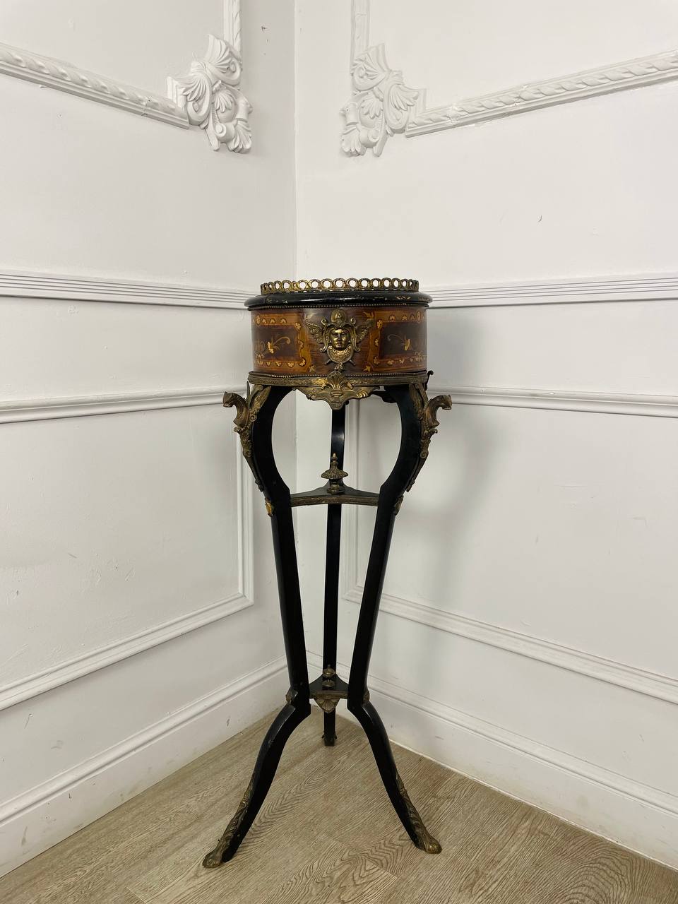 Высокое кашпо-жардиньерка