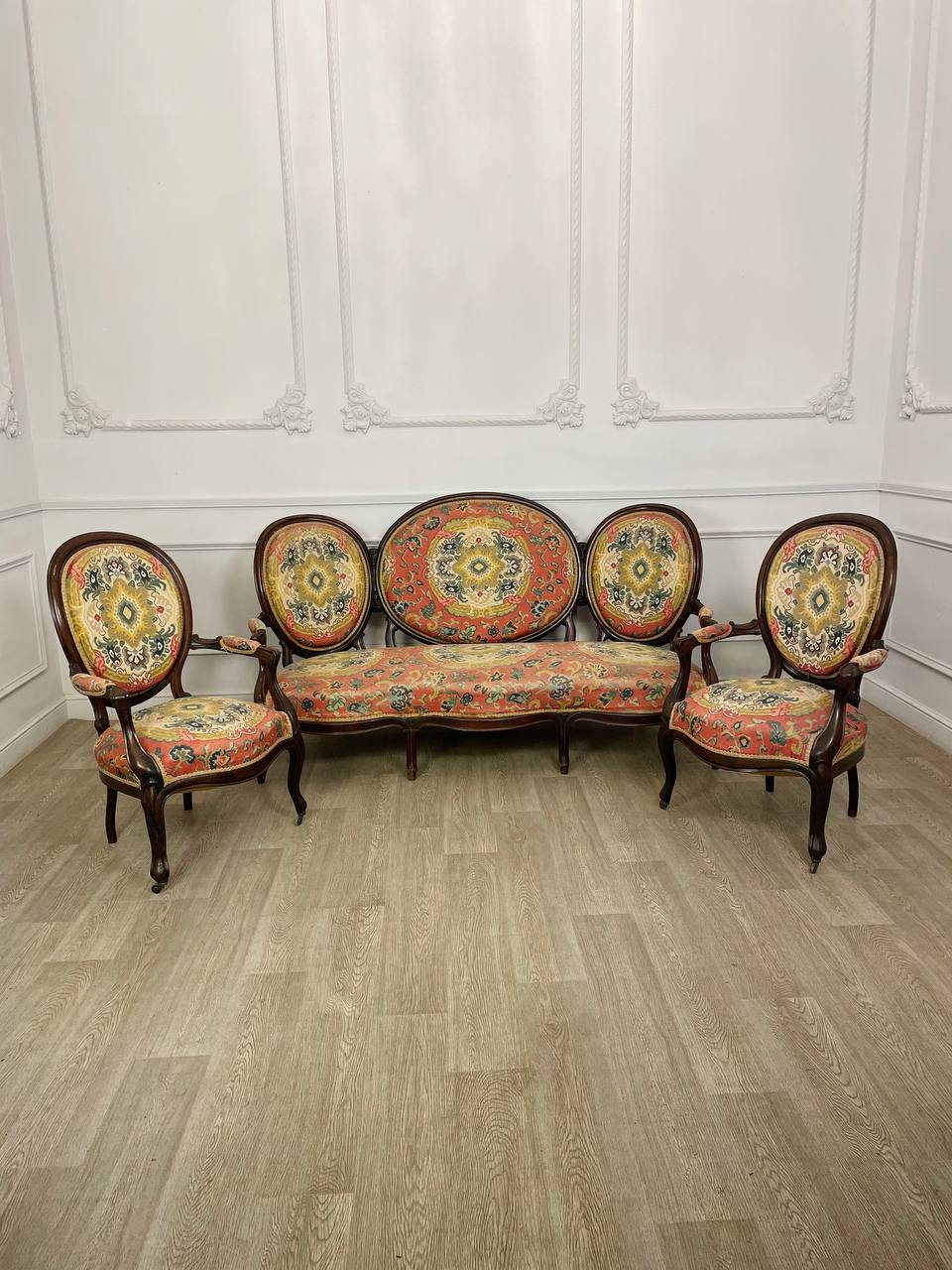 Комплект мягкой мебели