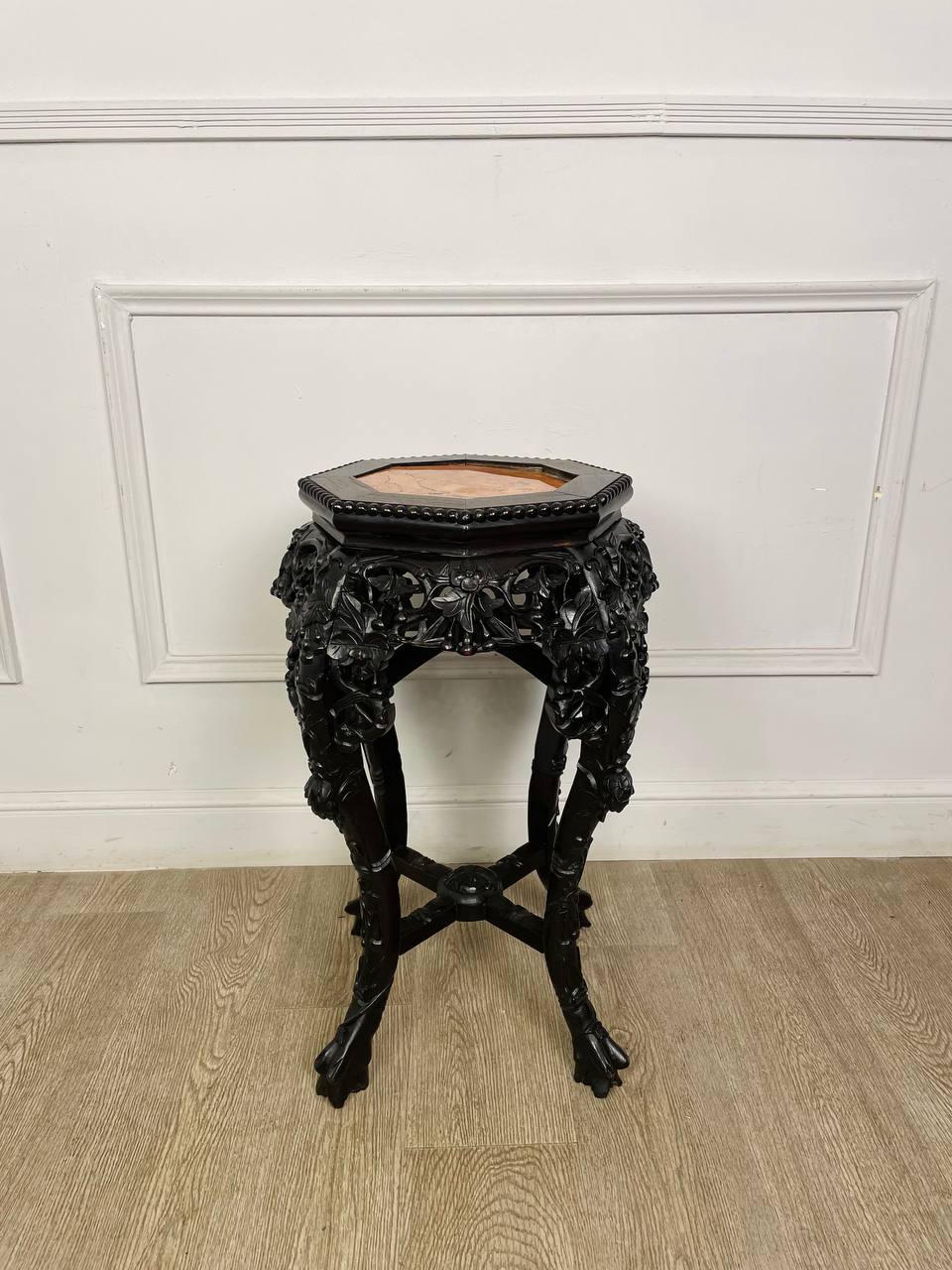 Столик в стиле Шинуазри