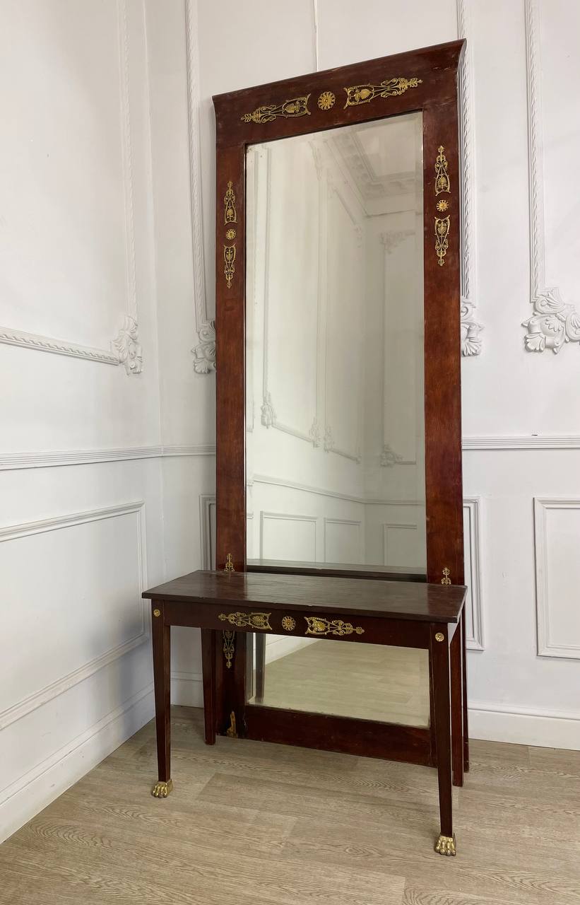 Напольное зеркало с подставкой в стиле Ампир