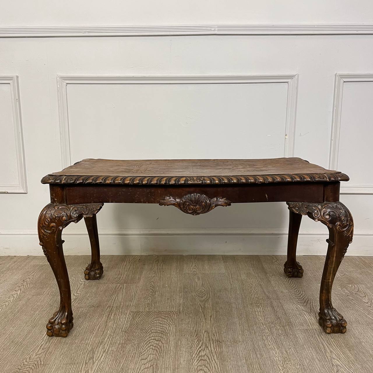 Антикварный журнальный столик в стиле Chippendale