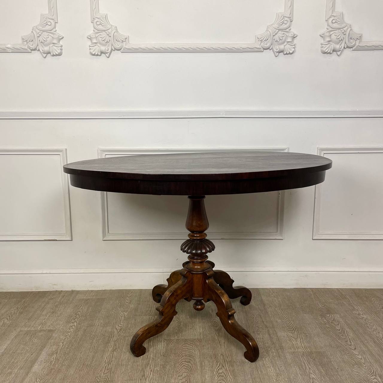 Антикварный овальный стол