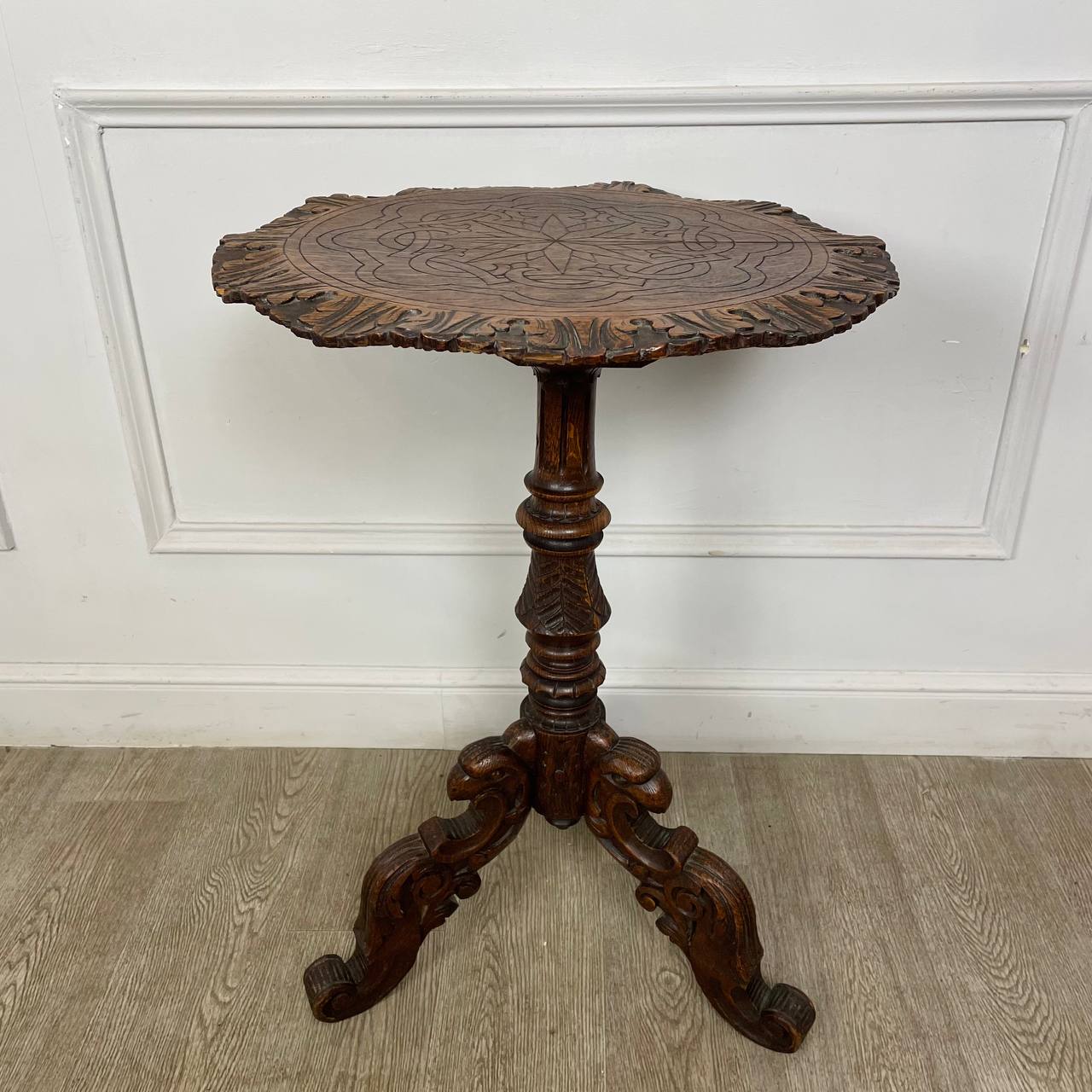 Антикварный столик