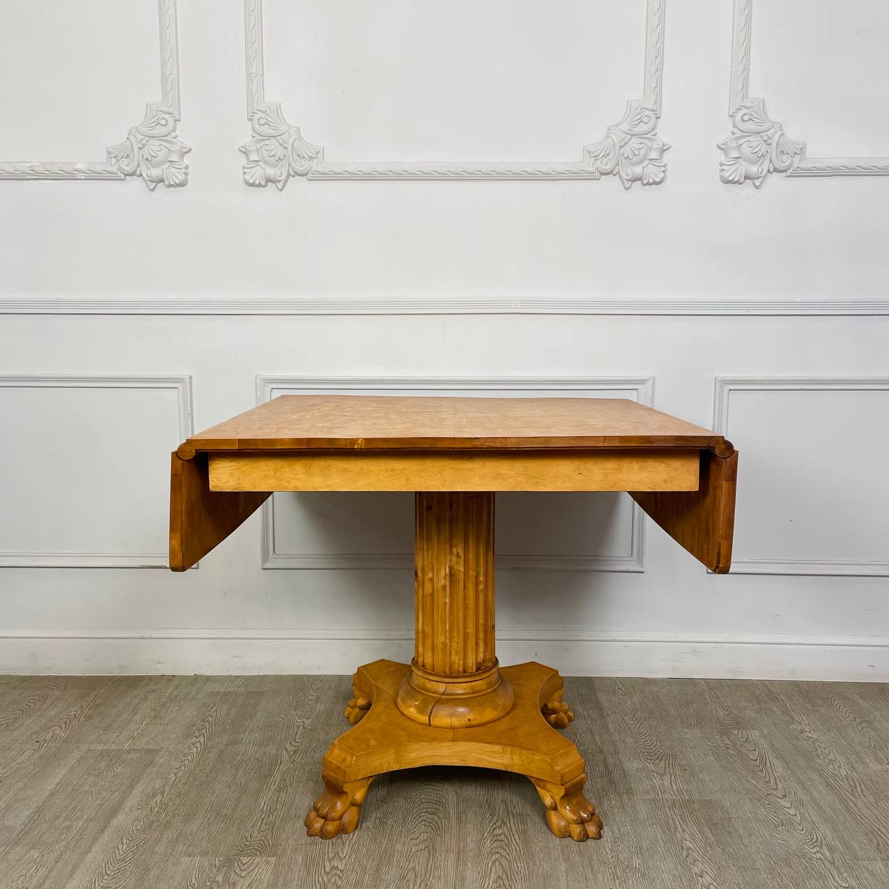 Антикварный стол в стиле бидермайер