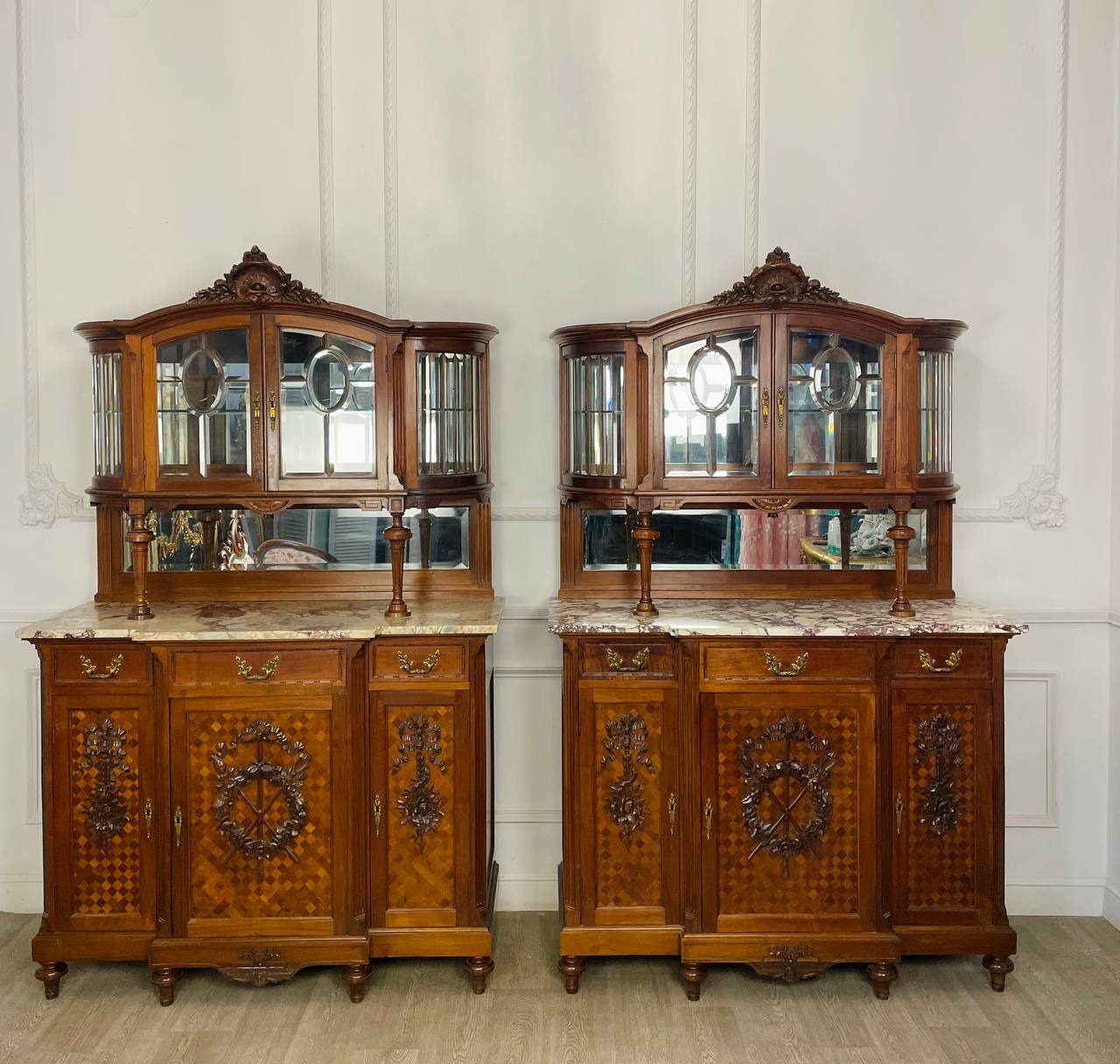 Антикварный буфет