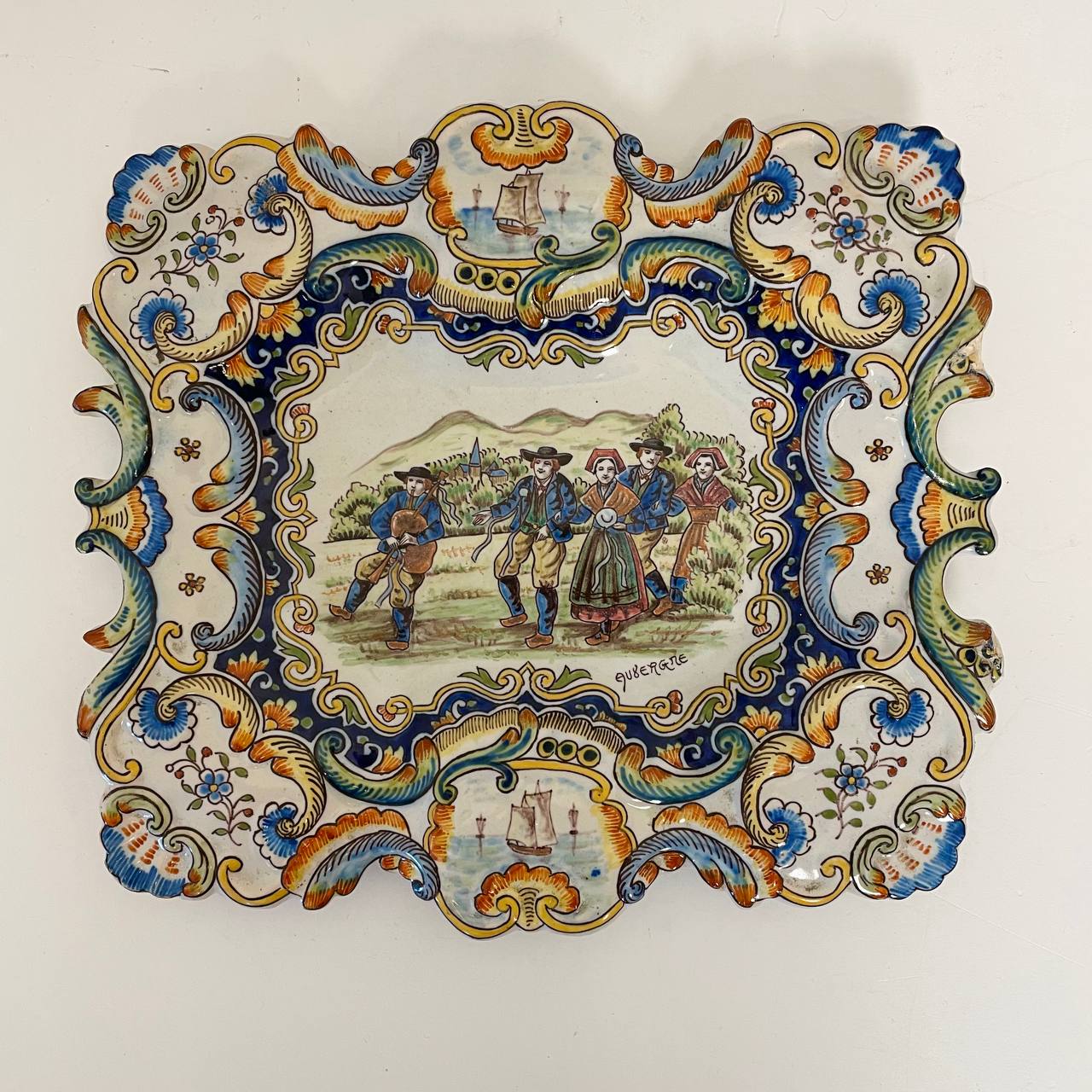 Антикварное фигурное блюдо