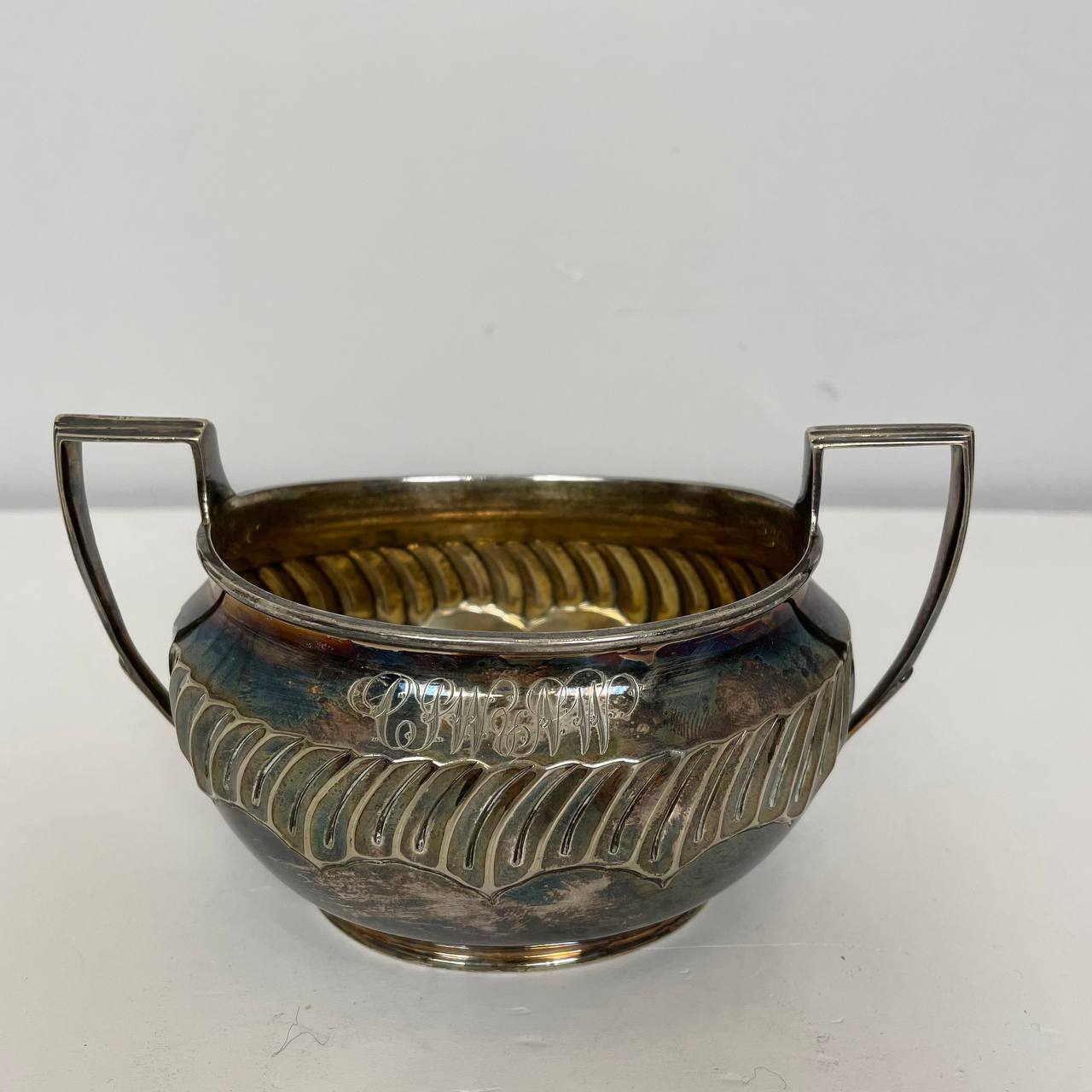 Небольшая вазочка для стола