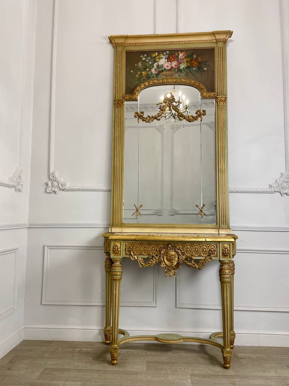 Антикварное зеркало с консолью начала XX века