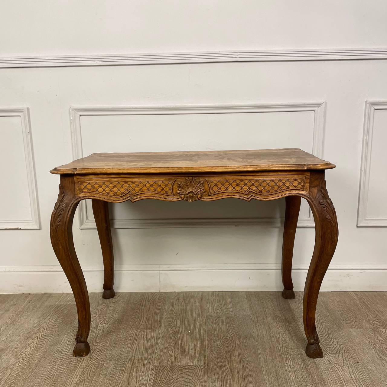 Антикварный журнальный столик