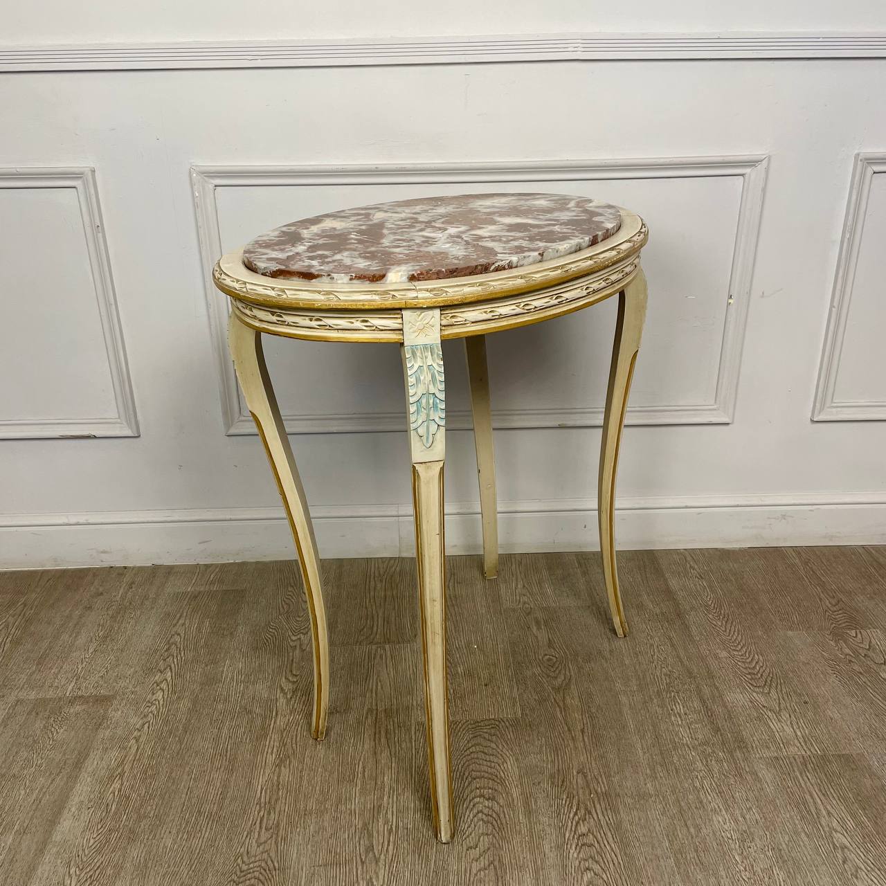 Антикварный столик в стиле Людовика XVI