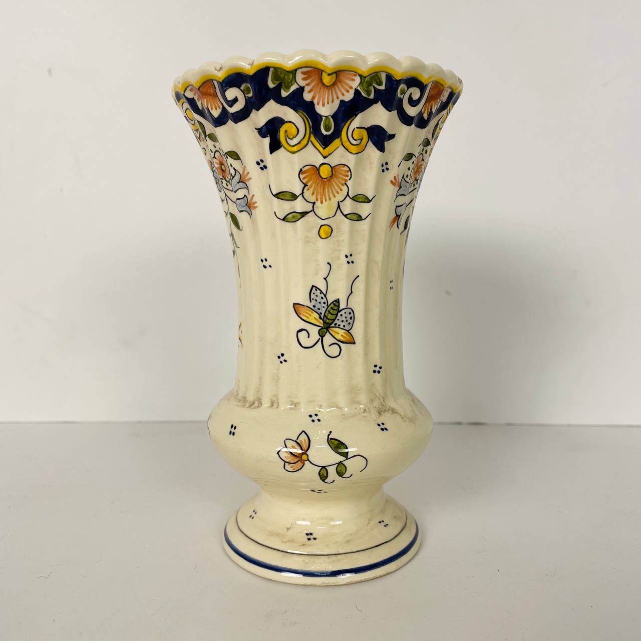 Антикварная ваза