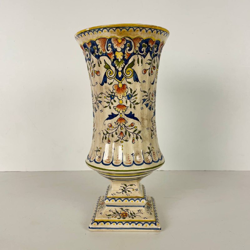 Антикварная ваза