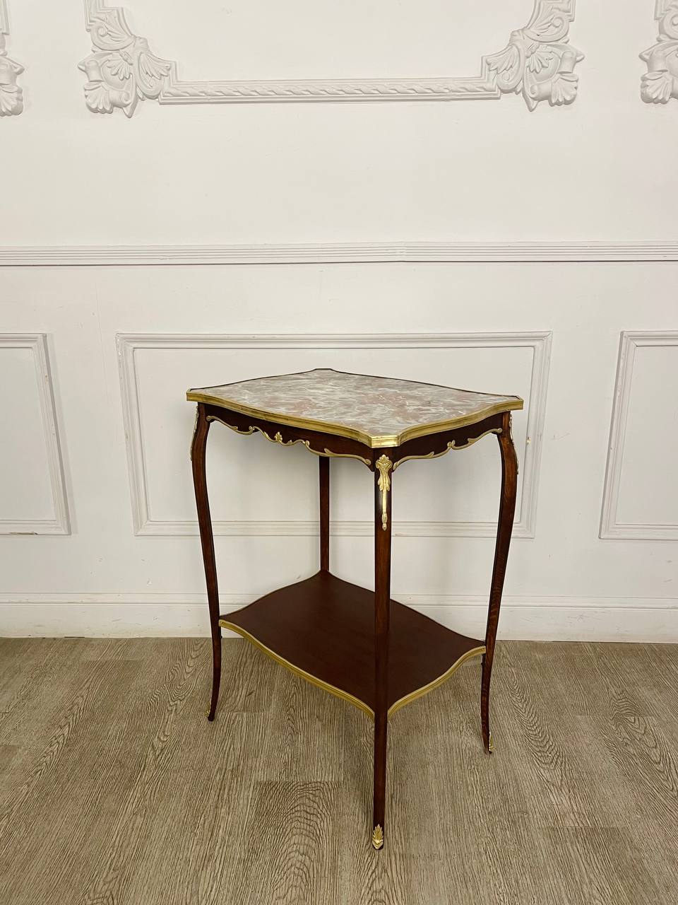 Антикварный столик