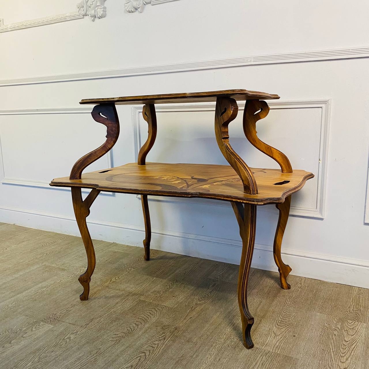 Антикварный столик