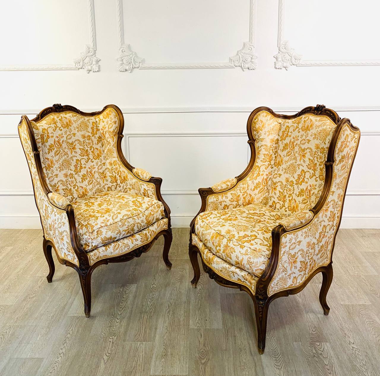 Антикварные кресла