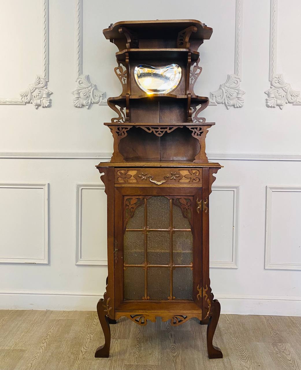 Антикварный буфет