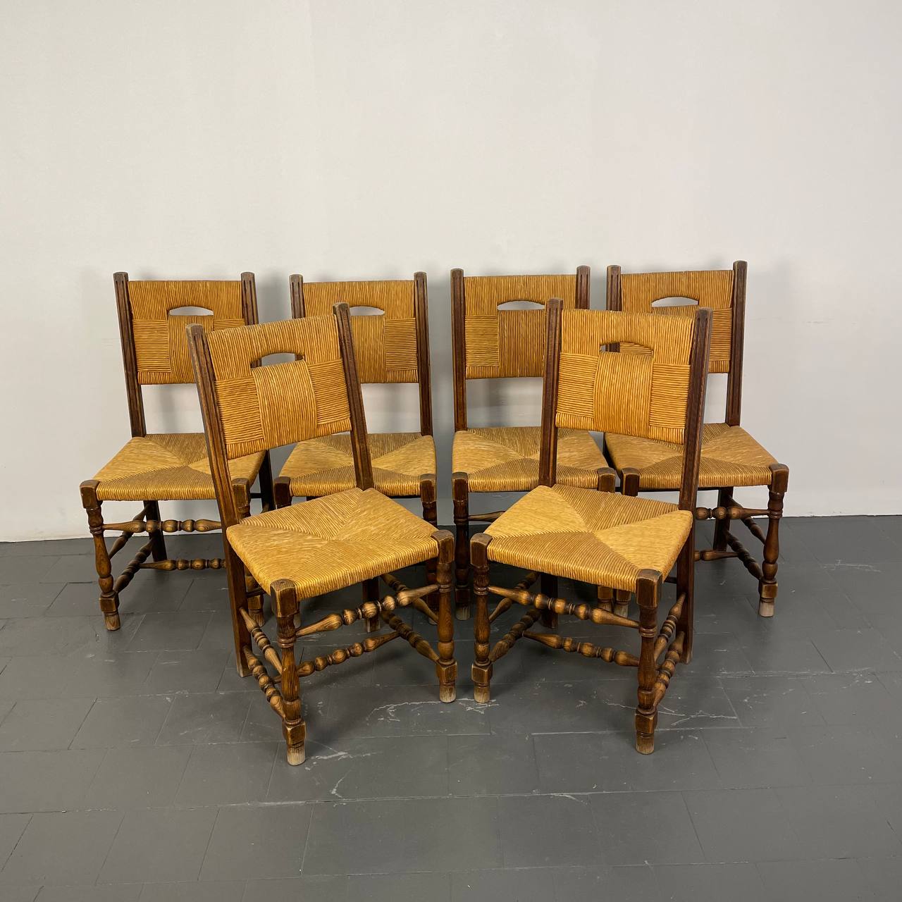 Старинные стулья