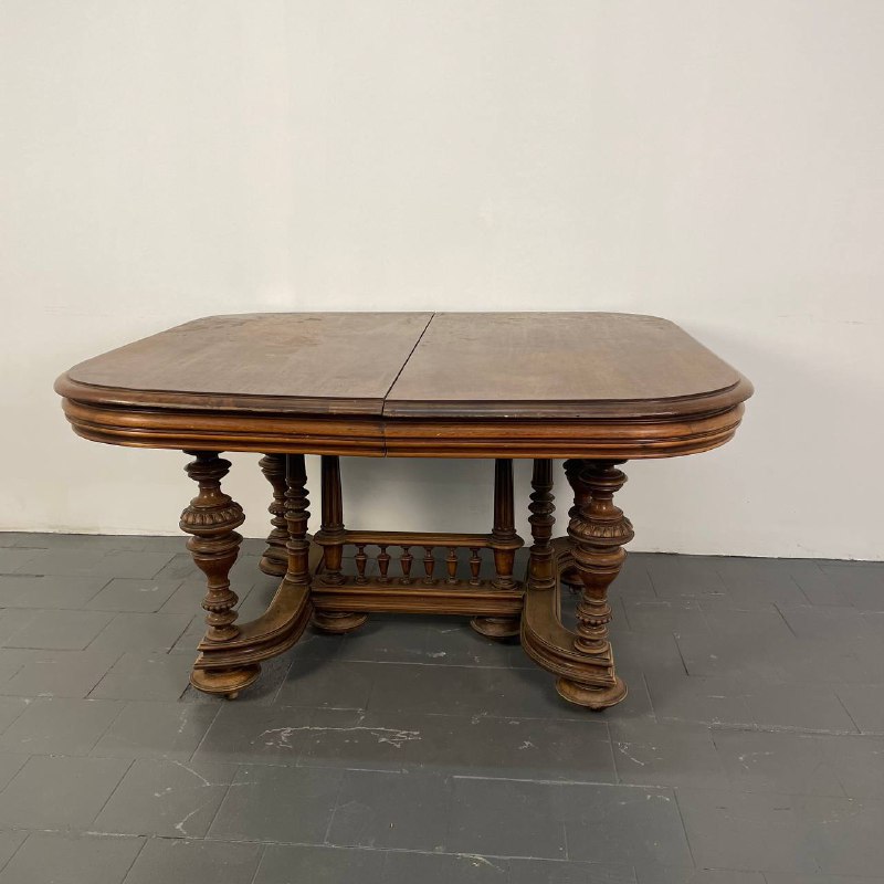 Антикварный обеденный стол