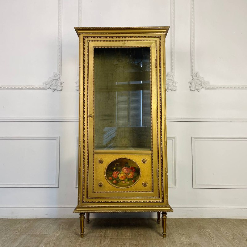 Антикварная витрина