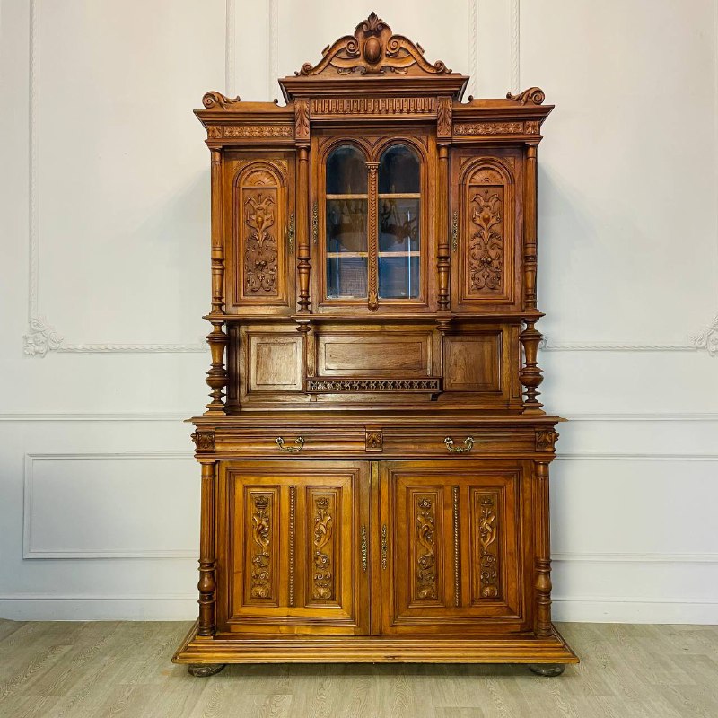 Антикварный буфет